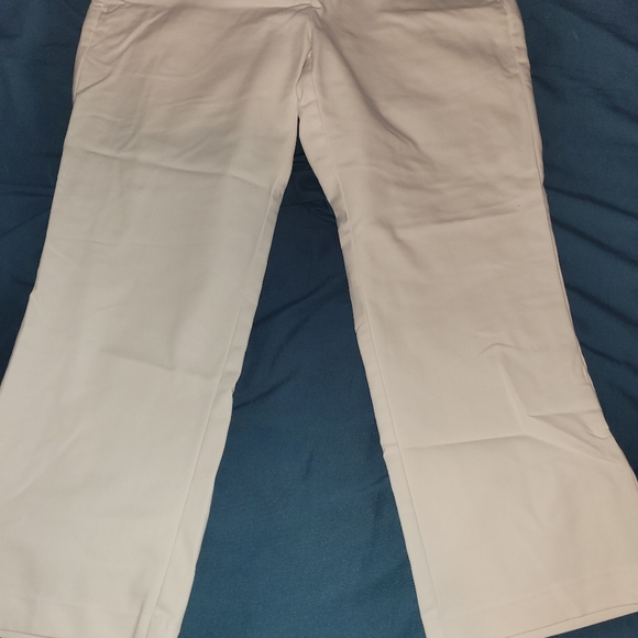Willi Smith White Capri Dress pants - Picture 3 of 3